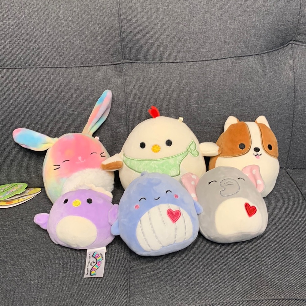 6 small squishmellows
